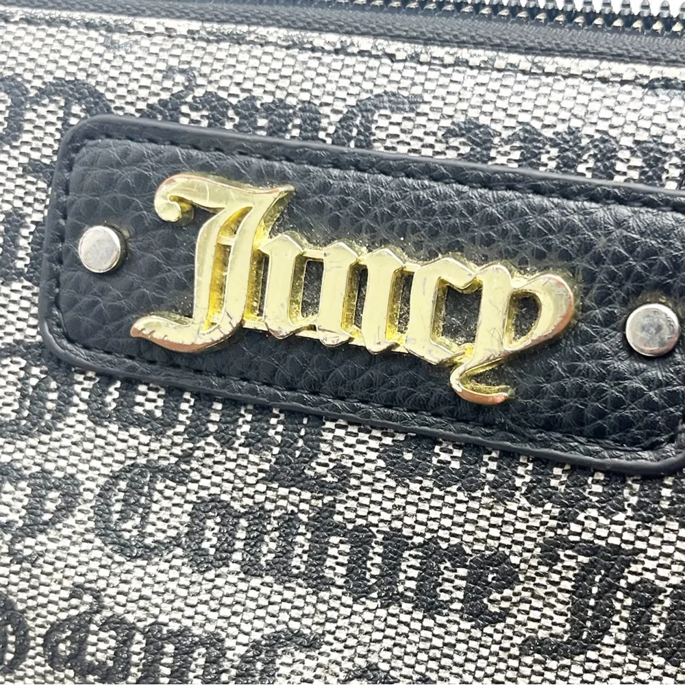 JUICY COUTURE Black Gray Signature Logo Zip Closure Wristlet Wallet Card Holder